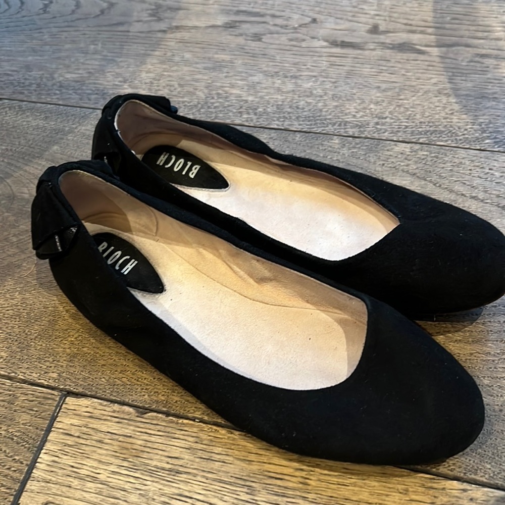 Cute black suede Bloch ballet flats. Suede and leather bows on back.